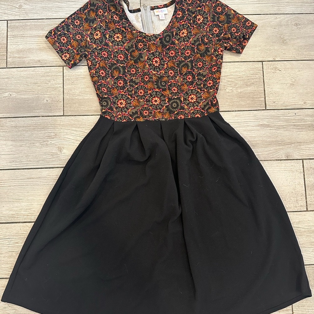 LuLaRoe Amelia dress w pockets and back zip size medium